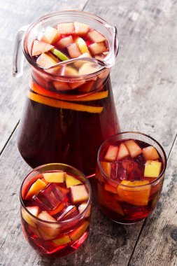 Sangria içki cam ahşap tablo