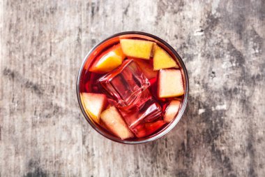 Sangria içki cam ahşap tablo