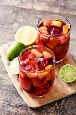 Sangria içki cam ahşap tablo