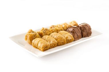 Beyaz arka plan üzerinde izole Türk tatlı baklava