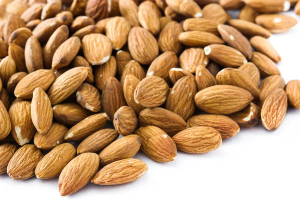 Almendras aisladas sobre fondo blanco — Foto de Stock