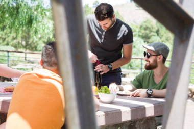 Piknik günü zevk arkadaş