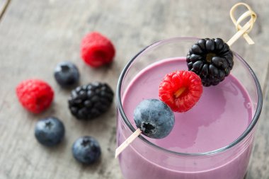 Sağlıklı berry yüzlü cam ahşap tablo