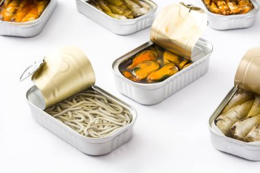 Beyaz arka plan üzerinde izole korur bidon