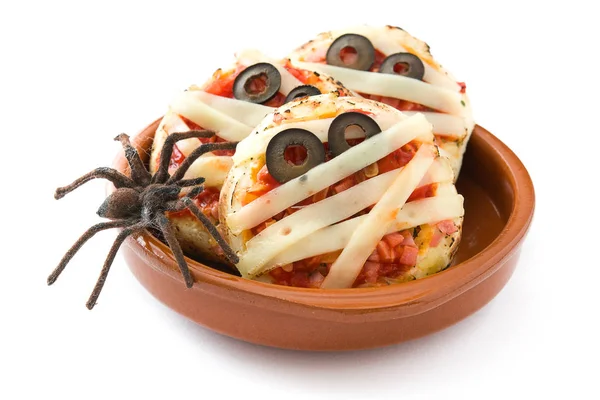 Múmias de Halloween mini pizzas isoladas no fundo branco — Fotografia de Stock