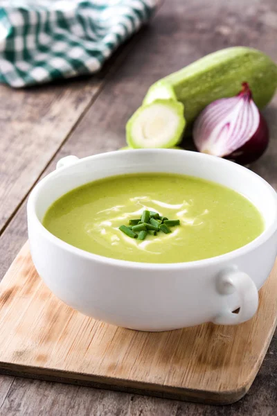 Zucchini soup in bowl on wooden table — Stock Photo, Image
