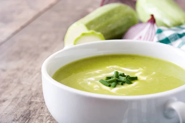 Zucchini soup in bowl on wooden table — Stock Photo, Image