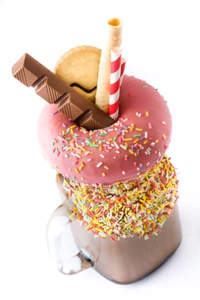 Extremer Milchshake oder Freak Shake isoliert auf weißem Hintergrund — Stockfoto