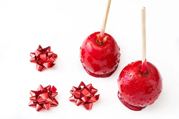 Beyaz arka plan üzerinde izole Noel elma şekeri — Stok fotoğraf