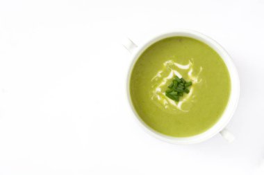 Beyaz arka plan üzerinde izole kase kabak çorbası