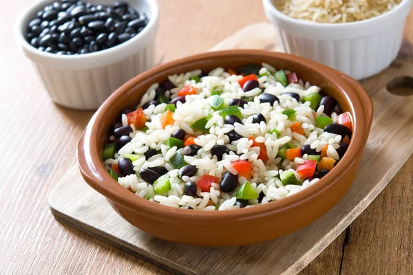 Arroz Tradicional Cubano Frijoles Negros Pimienta Sobre Fondo Mesa Madera — Foto de Stock