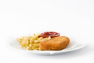 Geleneksel İngiliz balık ve beyaz arka plan üzerinde izole cips. 