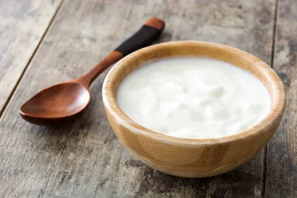 Naturjoghurt Holzschale Auf Holztisch — Stockfoto