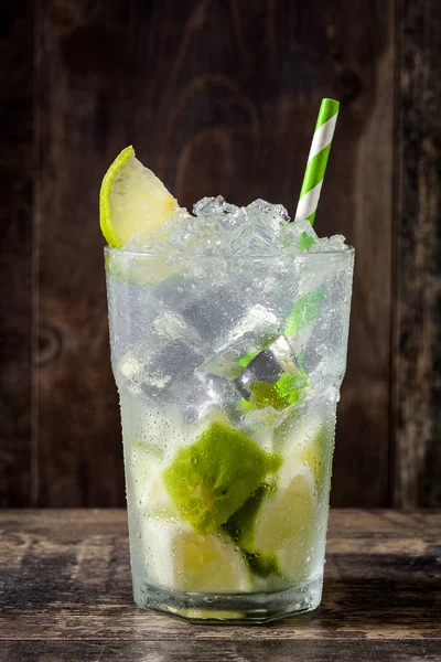 Caipirinha Cocktail Glas Houten Tafel Achtergrond — Stockfoto