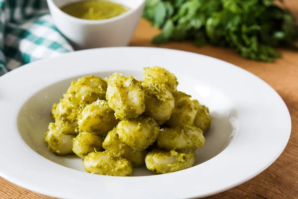 Gnocchi Pesto Sauce Plate Wooden Table — Stock Photo, Image