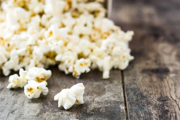 Popcorn Auf Holztischhintergrund — Stockfoto