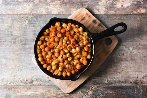 Garbanzos Picantes Fritos Sartén Sobre Mesa Madera Vista Superior — Foto de Stock