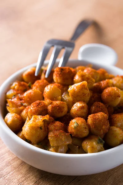 Garbanzos Picantes Fritos Mesa Madera — Foto de Stock