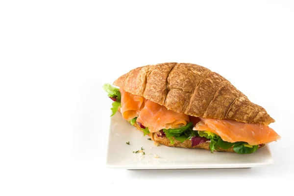 Sanduíche Croissant Com Salmão Legumes Isolados Fundo Branco — Fotografia de Stock