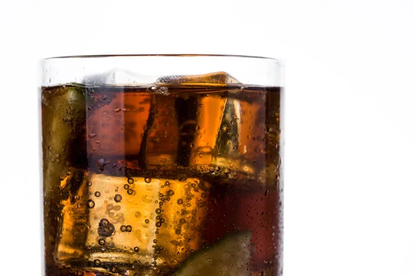 Cuba Libre Cocktail Med Rom Lime Och Isolerad Vit Bakgrund — Stockfoto