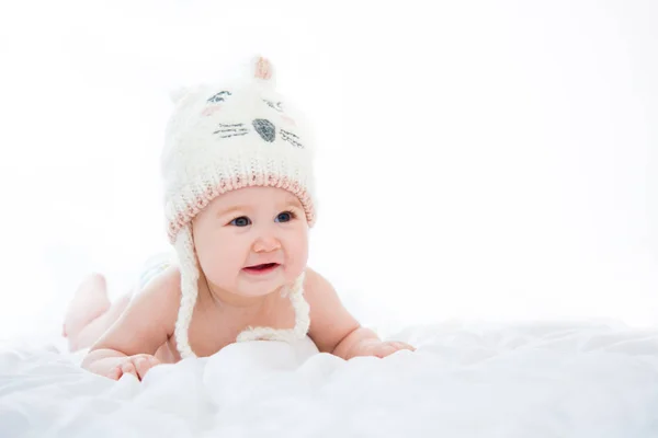 Entzückende Kleine Mädchen Lächelnd Auf Weißem Hintergrund Kopierraum — Stockfoto