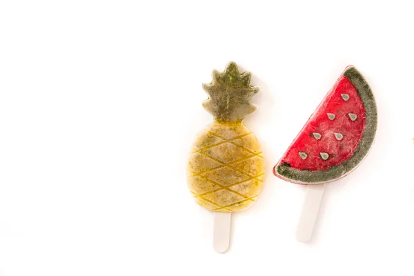 Ananas Und Wassermelone Eis Stiel Isoliert Auf Weißem Hintergrund Ansicht — Stockfoto