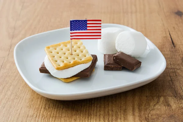 Huisgemaakte Smores Houten Tafel — Stockfoto