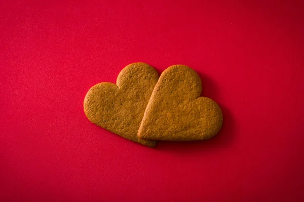 Galletas Forma Corazón Aisladas Sobre Fondo Rojo Concepto San Valentín — Foto de Stock