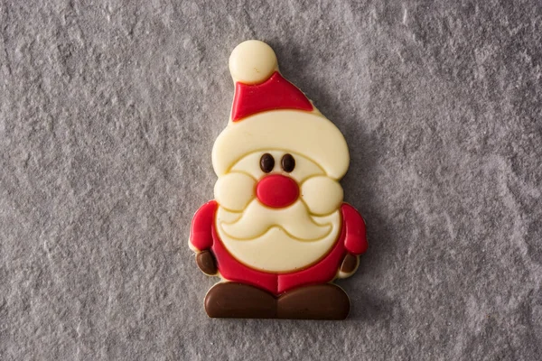 Weihnachten Weihnachtsmann Schokolade Bonbon Auf Grauem Hintergrund — Stockfoto