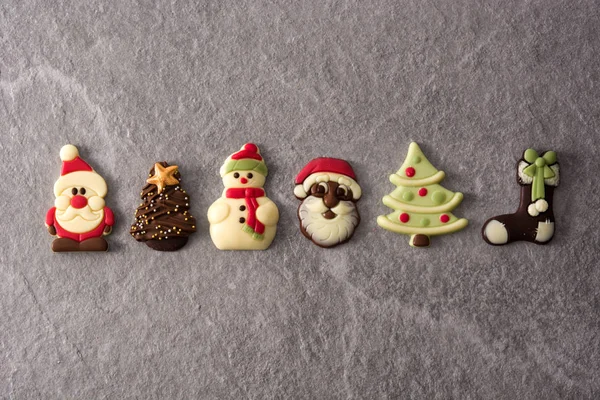 Vánoční Čokoládové Bonbóny Šedém Pozadí — Stock fotografie