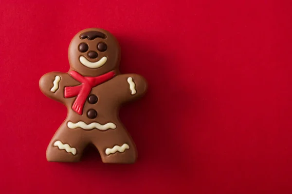 Weihnachten Schokolade Lebkuchen Bonbon Isoliert Auf Rotem Hintergrund Kopierraum — Stockfoto