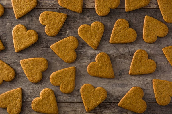 Padrão Biscoitos Forma Coração Mesa Madeira Conceito Dia Dos Namorados — Fotografia de Stock