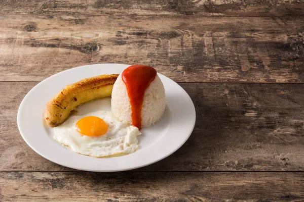 Arroz Cubana Riso Tipico Cubano Con Banana Fritta Uovo Fritto — Foto Stock