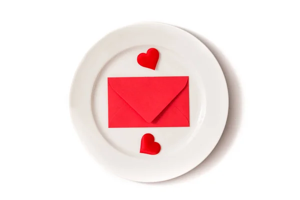 White Plate Surrounded Hearts Paper Envelope White Background — Stock Photo, Image