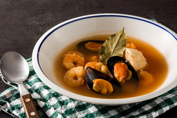 Franse Bouillabaisse Soep Witte Plaat — Stockfoto