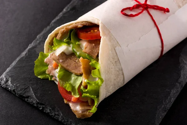 Sandwich Doner Kebab Shawarma Sobre Fondo Pizarra Negro —  Fotos de Stock
