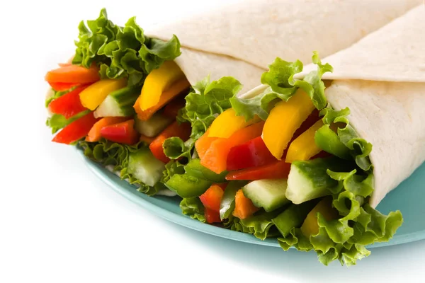 Vegetabiliska Tortilla Wraps Isolerad Vit Bakgrund Närbild — Stockfoto