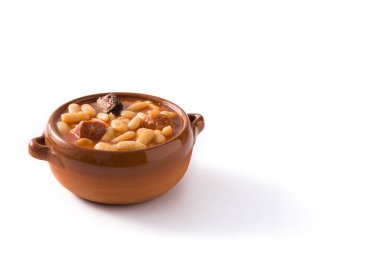 Tipik İspanyol masalsı asturiana beyaz arka planda izole edilmiş. Boşluğu kopyala