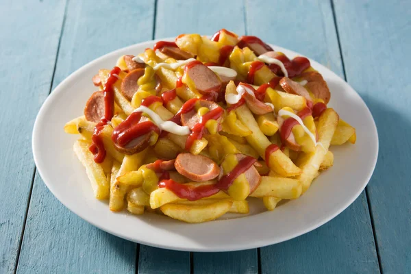 Typisch Latijns Amerika Salchipapa Worst Met Friet Ketchup Mayo Mosterd — Stockfoto