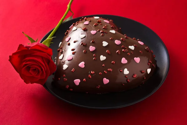 Pastel en forma de corazón para el día de San Valentín o el día de la madre — Foto de Stock