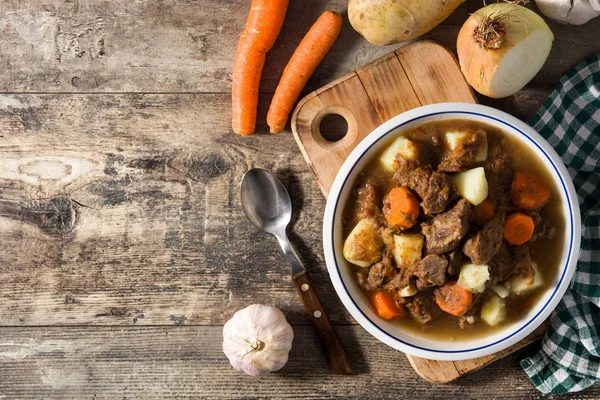 Irish beef stew with carrots and potatoes — Stock Photo, Image