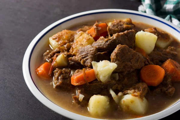 Irish Beef Stew Carrots Potatoes Black Background — Stock Photo, Image