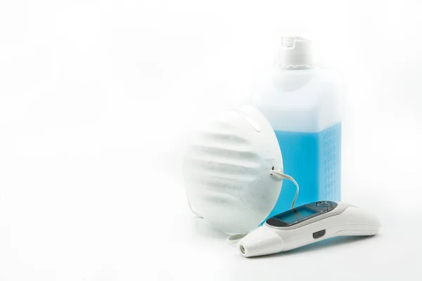 Dezenfektan Termometre Yüz Maskesi Beyaz Arka Planda Izole Edilmiş Boşluğu — Stok fotoğraf