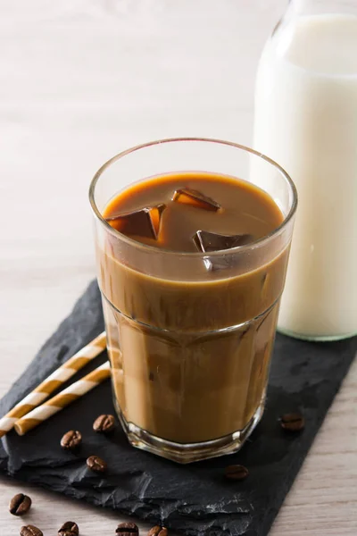 Kopi Atau Kopi Latte Caffe Dalam Gelas Tinggi Atas Meja — Stok Foto
