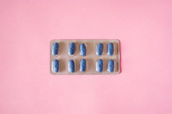 Pastillas Médicas Azules Sobre Fondo Rosa Vista Superior —  Fotos de Stock