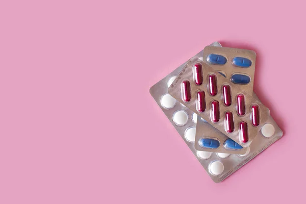 Medical Pills Pink Background Top View Copy Space — Stock Photo, Image