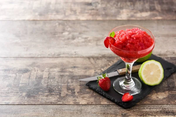 Cocktail Margarita Alla Fragola Vetro Tavolo Legno Copia Spazio — Foto Stock