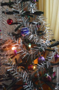 Yılbaşı oyuncakları Noel ağacında