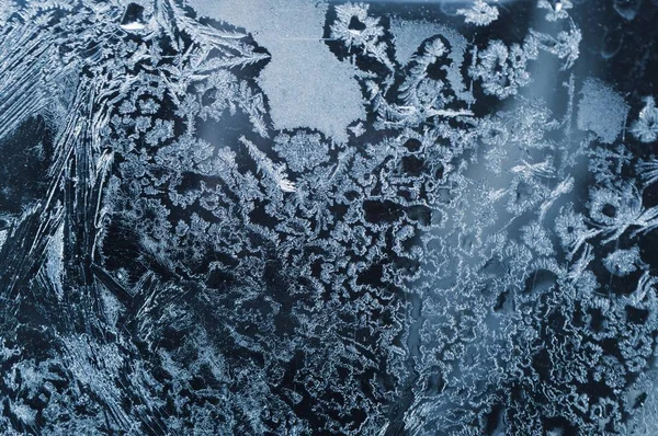 Camda Noel Baba 'nın resmi var.