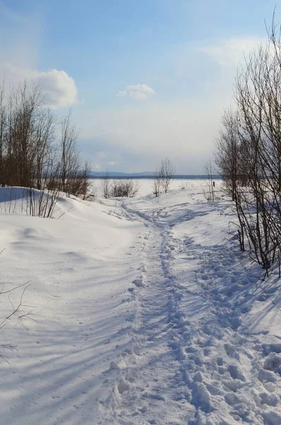 Nisan 'ın güneşli bahar günü